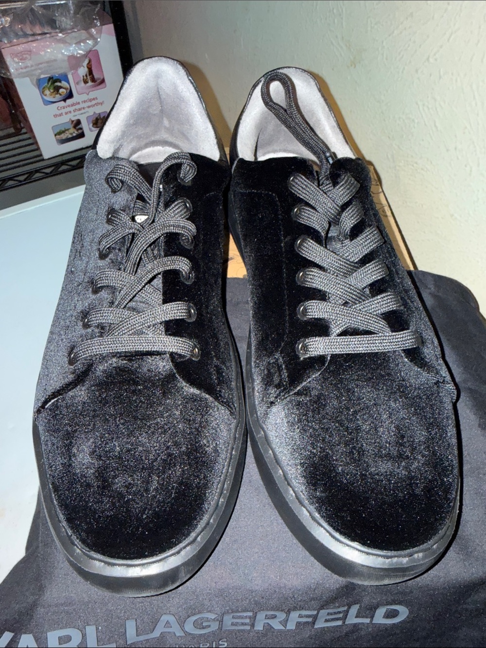 New Karl Lagerfeld Men’s Black Velvet Low-Top Sneakers